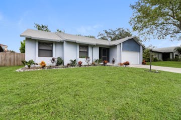 5749 Colonial Oaks Blvd Sarasota, FL 34232
